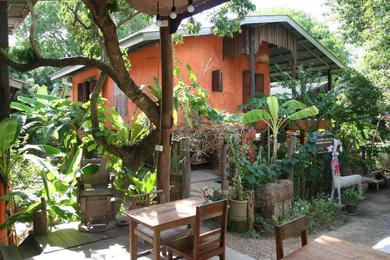 Guest house Baannoi Nornmuan retreat vacation rental & workshop Chiang Mai