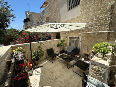 Отель Garden apartment in Beit Hakerem
