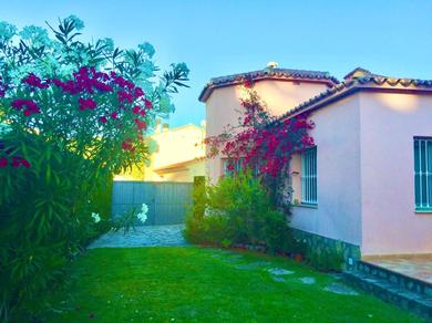 Holiday home Villa en Oliva Nova, jardín privado a 100m de la playa