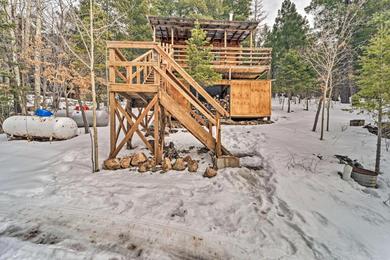 Дом отдыха Rustic Treehouse Bungalow 3 Mi to Ski Cloudcroft!