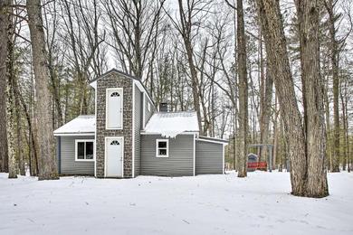 Holiday home Remote Michigan Retreat on 10 Acres with Grill!