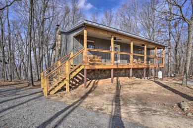  Renovated Cabin with Decks, Views, and Fire Pit!