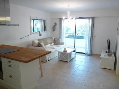 Apartments Elegant two bedroom apartment with modern design and terrace close to beaches and Cannes center 546