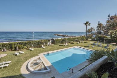 Seafront Apartment with 2 bedrooms in Puerto Banús