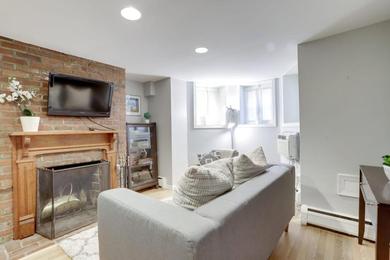 Апартаменты Sojourn Capitol Hill 2 BR condo with parking