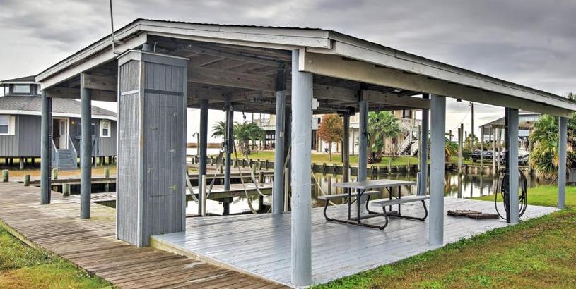 Дом отдыха Little Blue Crab about Quaint Slidell Cottage with Dock