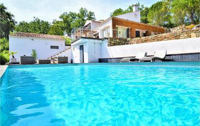 Дом отдыха Stunning home in La Garde Freinet with Outdoor swimming pool, WiFi and 5 Bedrooms