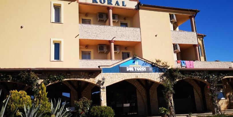 Отель Hotel Koral