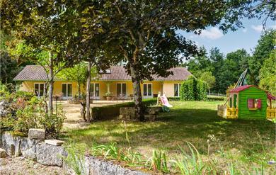 Holiday home Stunning home in La Douze with Outdoor swimming pool and 4 Bedrooms