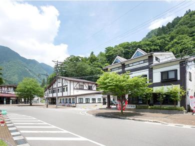 Guest house Tateyama Kurobe Alpine Route Senjuso 立山黒部アルペンルート千寿荘