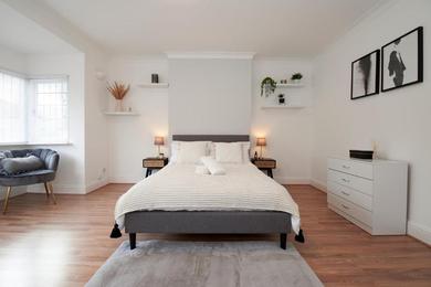 Apartments Wonderful, Three bedroom North London Apartment with Parking