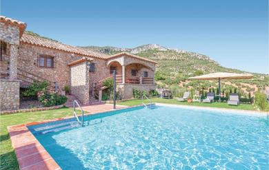 Stunning home in Algodonales with 6 Bedrooms, WiFi and Outdoor swimming pool