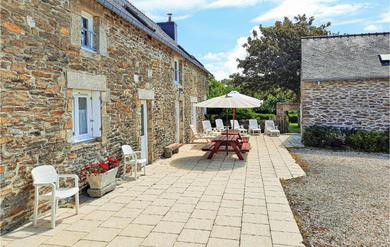 Holiday home Stunning home in Clohars Carnoet with 4 Bedrooms and WiFi