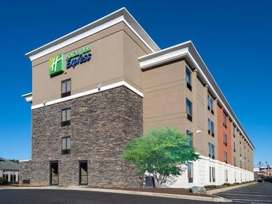 Holiday Inn Express & Suites Greensboro - I-40 atWendover, an IHG Hotel