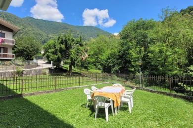 Отель Valley Hideaway with private garden near Como lake