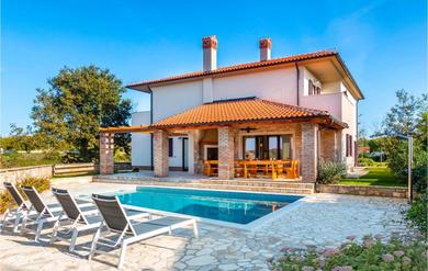 Holiday home Stunning home in Krmed w/ Outdoor swimming pool and 5 Bedrooms