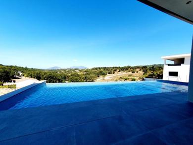 Superbe villa haut de gamme avec piscine privée à seulement 5 minutes des plages, proche Ajaccio et Porticcio