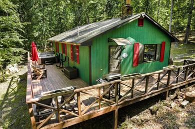 Дом отдыха River Access Cabin w Hot Tub Kayaks WiFi Grill