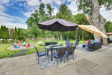 Дом отдыха Dog-Friendly Wallkill Duplex Home with Fire Pits!