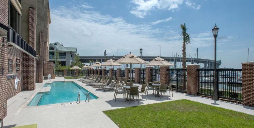 Отель Hilton Garden Inn Charleston Waterfront/Downtown