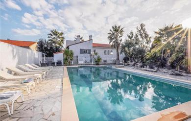 Holiday home Awesome Home In Baixas With 4 Bedrooms, Wifi And Outdoor Swimming Pool