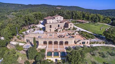 Вилла Castello di Tocchi Villa Sleeps 16 Pool Air Con