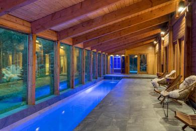 Hotel Bear Lodge with private Pool, Hottub, and Sauna!