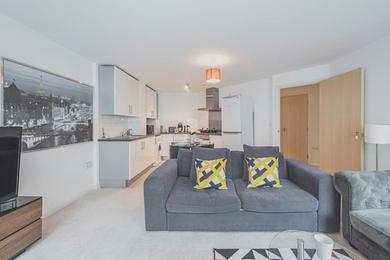 Apartments 2 bedrooms appartement with furnished balcony and wifi at London