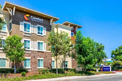 Отель Comfort Inn & Suites Near Ontario Airport