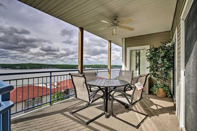 Апартаменты Waterfront Lake Ozark Condo with Deck and Pools