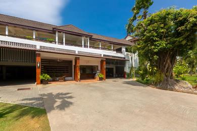 Apartments 4 bedroom apartment at the beach, The Sands by PLH Phuket