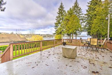 Дом отдыха Port Orchard Home with Stunning Water Views!