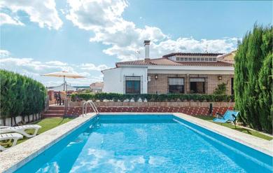 Дом отдыха Amazing home in Hornachuelos with 3 Bedrooms, WiFi and Outdoor swimming pool