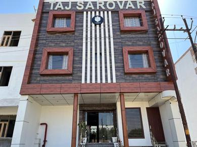 Отель Hotel Taj Sarovar