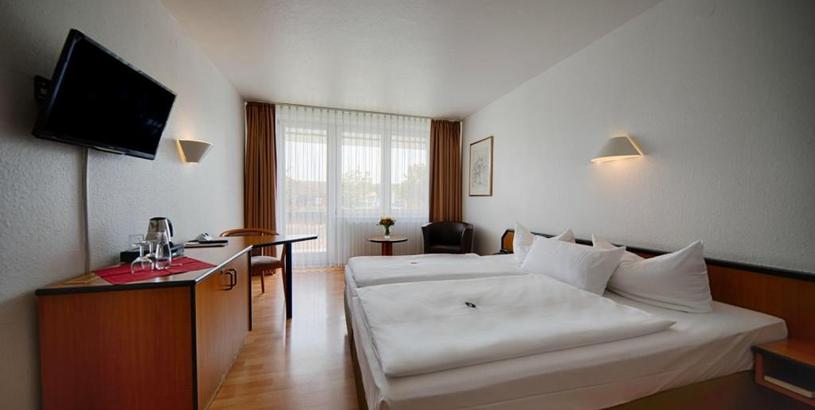 Отель Comfort Hotel Bernau