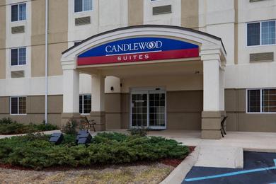 Hotel Candlewood Suites Pearl, an IHG Hotel