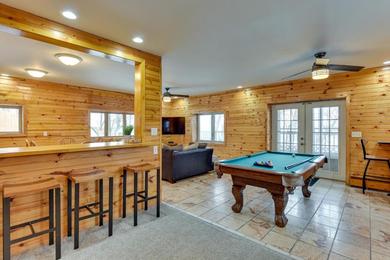 Дом отдыха Lakefront Litchfield Rental with Deck and Game Room!