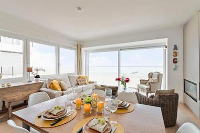 Apartments Charming sea-view apartment in Knokke-Duinbergen with parking