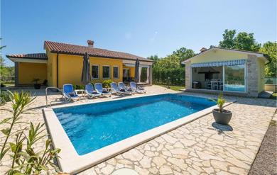 Holiday home Holiday home Strmac 25 with Outdoor Swimmingpool