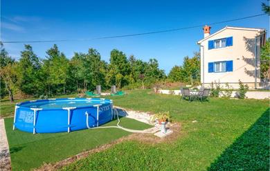 Holiday home Awesome home in Brescic with 2 Bedrooms