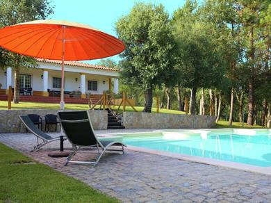 Вилла Luxurious Villa in Caldas da Rainha with Swimming Pool