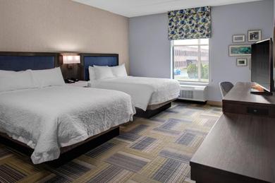 Отель Hampton Inn & Suites Syracuse North Airport Area