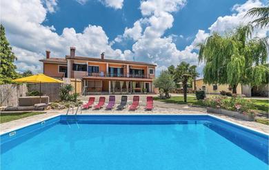 Nice Home In Pazin With 4 Bedrooms, Jacuzzi And Outdoor Swimming Pool