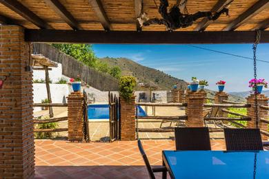 Holiday home Malaga mountains winehouse with pool