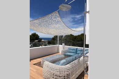 Вилла Modern villa with pool, BBQ, sun terrace & seaview