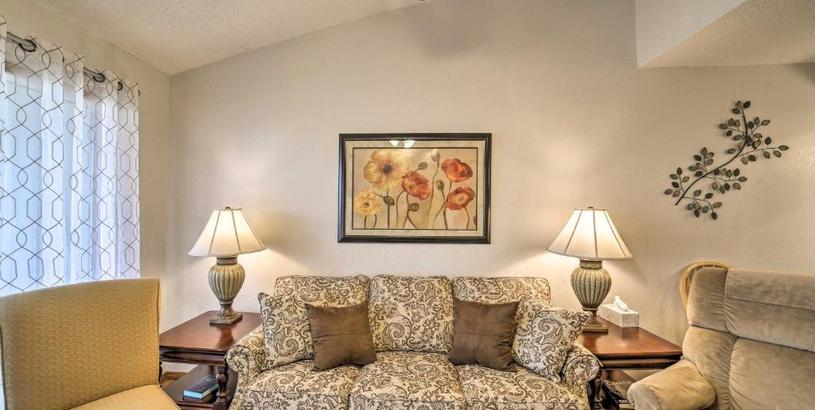 Apartments Condo with Community Pool, 2Mi to Silver Dollar City!