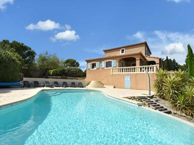 Вилла Stunning Villa in Montbrun des Corbi res with Private Pool