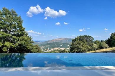 Вилла Italian Villa. Infinity Pool, Fab Views, 10 acres.