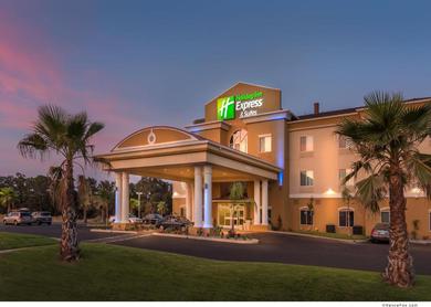 Отель Holiday Inn Express & Suites / Red Bluff - South Redding Area, an IHG Hotel