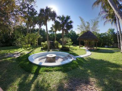 Holiday home JUPITER WATERFALLS - NEWLY UPDATED - TIKI HUT, FIRE PIT, KITCHEN, POOL HEATER and MORE